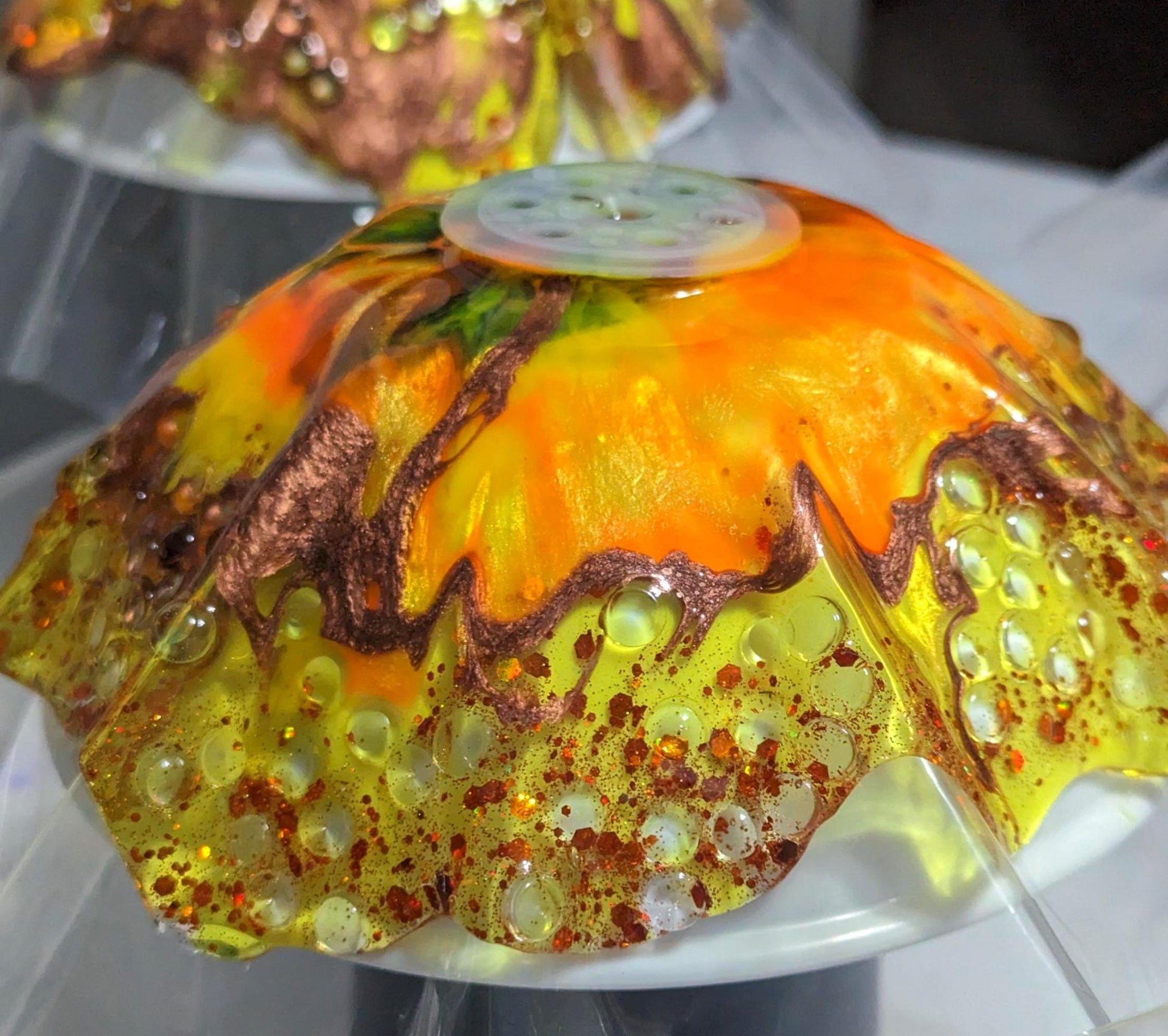 Flower Shape Bird Feeder — Handmade Resin Bee Watering Station - BIRDLOVER