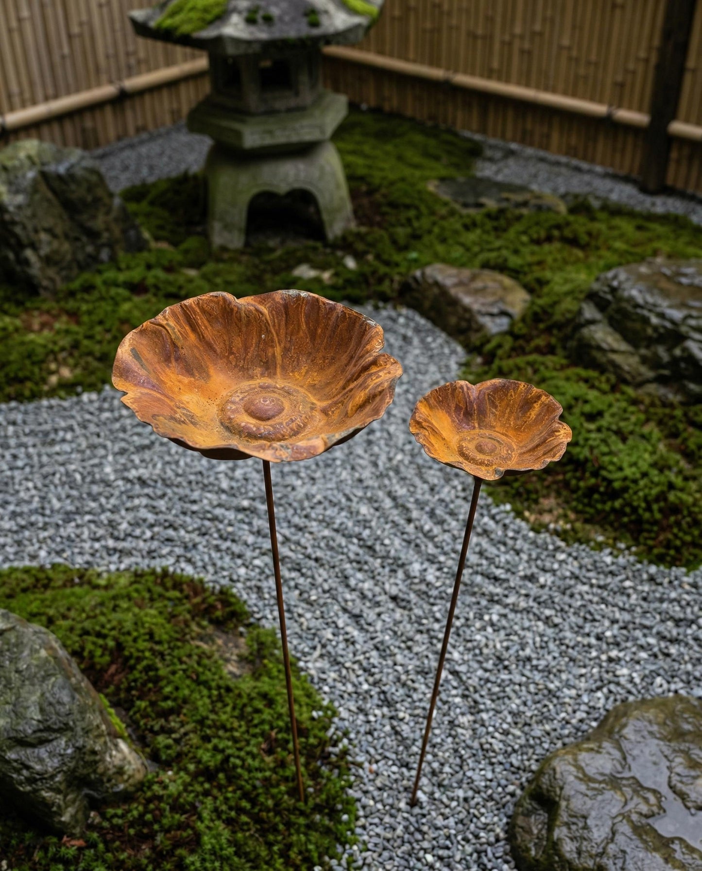 Metal Flower Bird Bath — Garden Stake Rustic Outdoor Garden Decor - BIRDLOVER