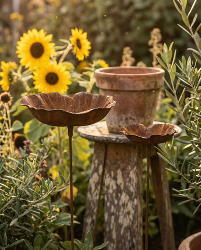 Metal Flower Bird Bath — Garden Stake Rustic Outdoor Garden Decor - BIRDLOVER