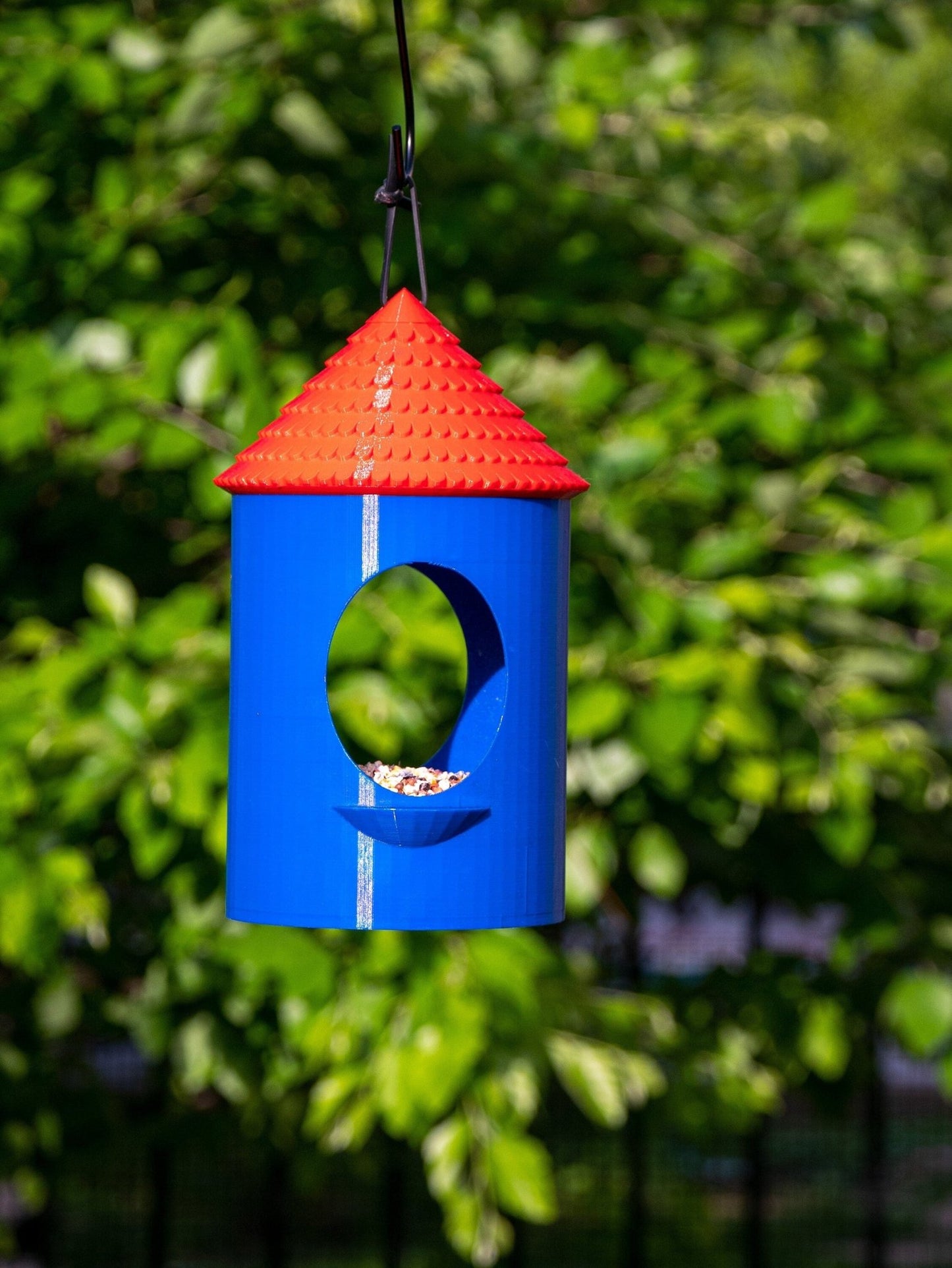 Round Shingled Roof Bird Feeder | Team Colors | Bird | Outdoor | Birdfeed | Conical | Shingled Roof | Circular Birdfeeder | - BIRDLOVER